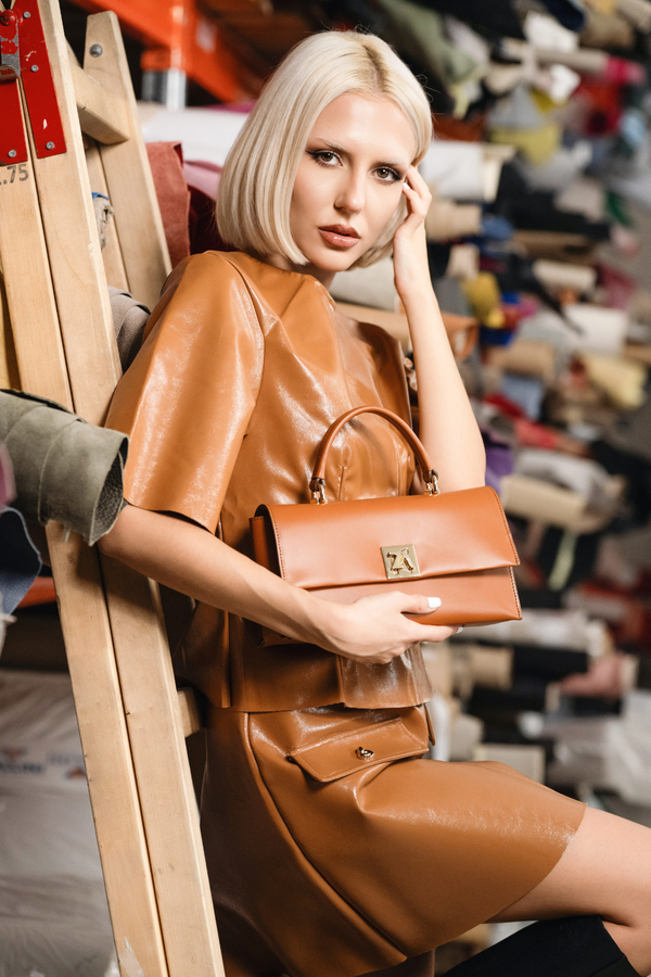 Thumbnail description